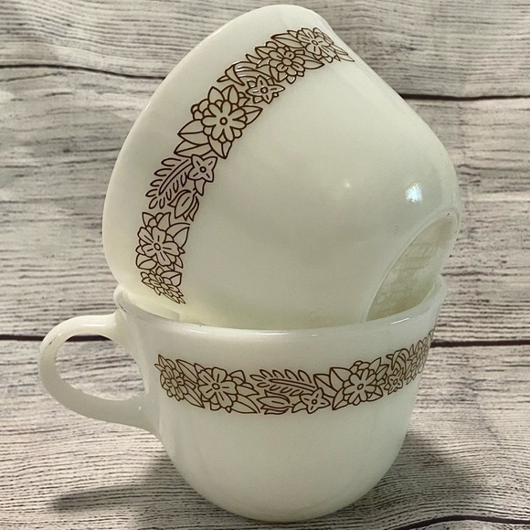 PYREX WOODLAND BROWN COFFEE TEA CUPS SET OF 2! - Picture 1 of 14